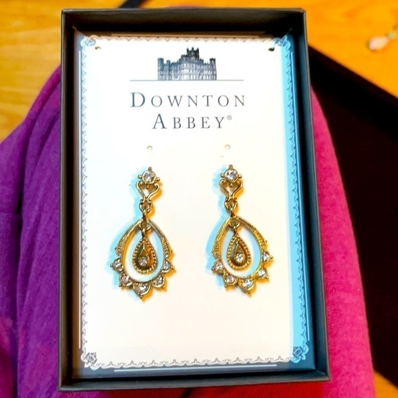 Downtown Abbey Antique Gold Dangles - Picture 1 of 3